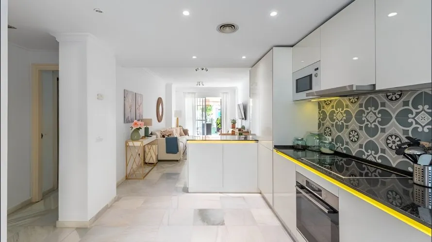 Apartamento de 2 dormitorios en Nueva Andalucía, Spain No. 625