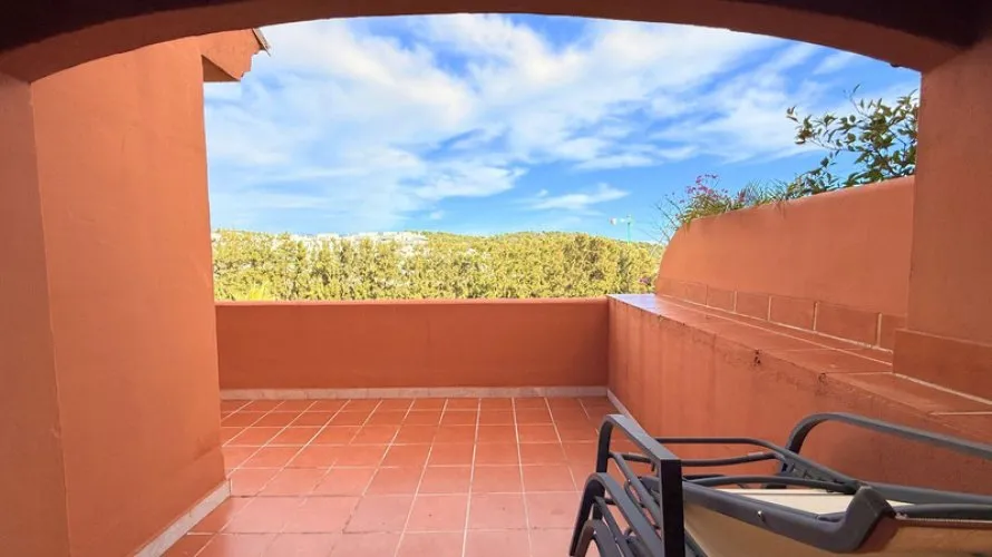 Dúplex de 3 dormitorios en Estepona, Spain No. 578 № 24