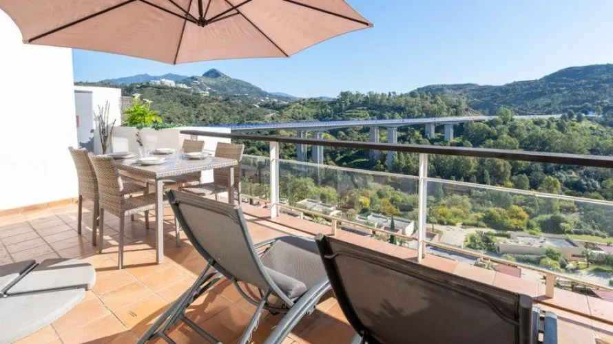 Dúplex de 2 dormitorios en Benahavís, Spain No. 646 № 27