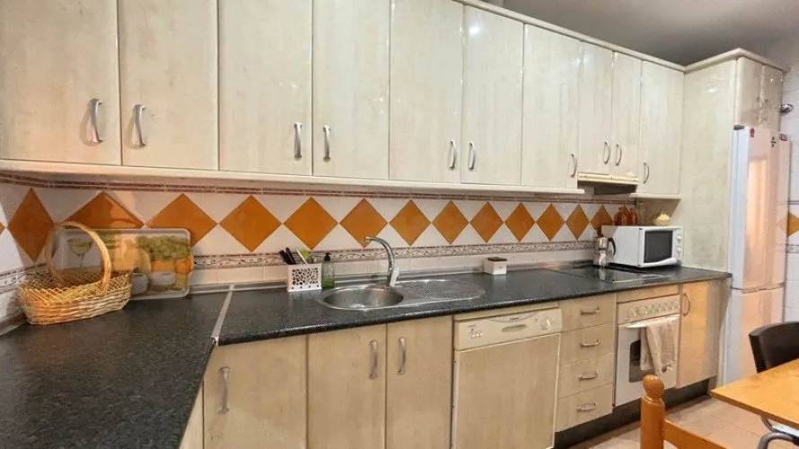 Apartamento de 3 dormitorios en Marbella, Spain No. 577 № 17