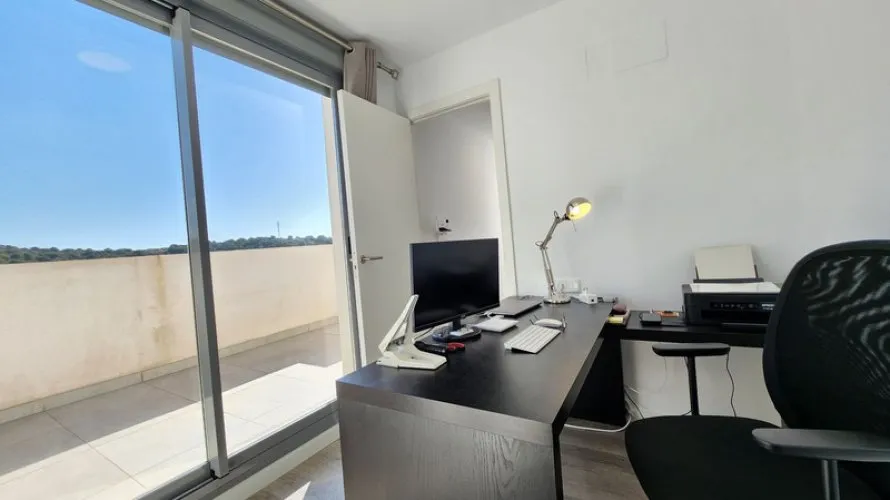 Dúplex de 3 dormitorios en Estepona, Spain No. 340 № 8