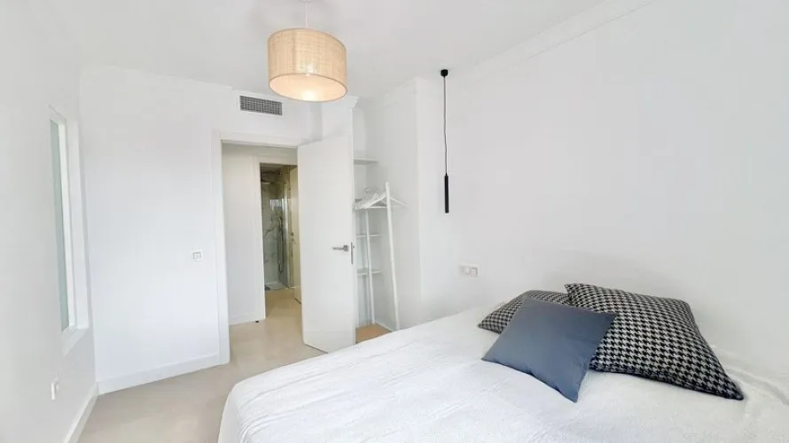 Dúplex de 3 dormitorios en Estepona, Spain No. 498 № 15