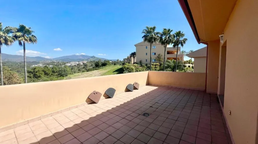 Dúplex de 4 dormitorios en Estepona, Spain No. 640 № 24