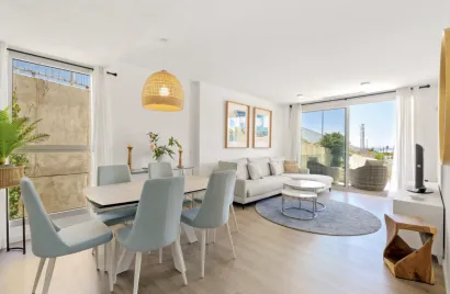 Apartamento de 3 dormitorios en Estepona, Spain No. 713