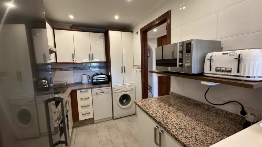 Apartamento de 2 dormitorios en Mijas Costa, Spain No. 666 № 4