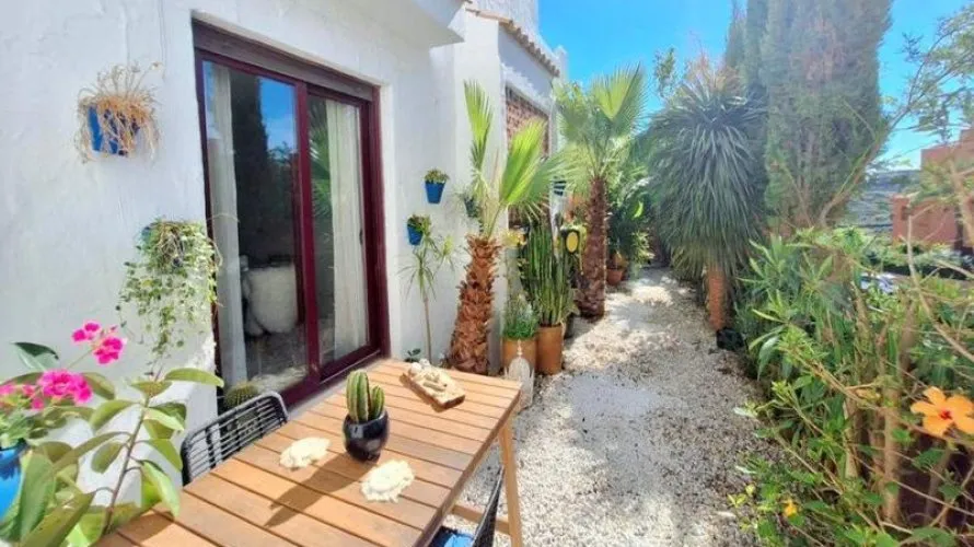 Apartamento de 3 dormitorios en Casares, Spain No. 551 № 8