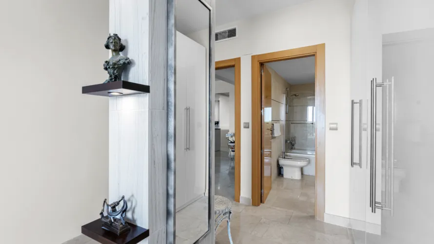 Apartamento de 2 dormitorios en Estepona, Spain No. 782 № 2