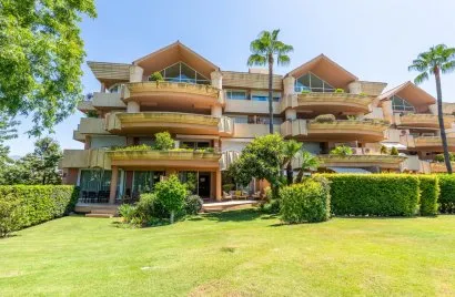 Apartamento de 3 dormitorios en Nueva Andalucía, Spain No. 770