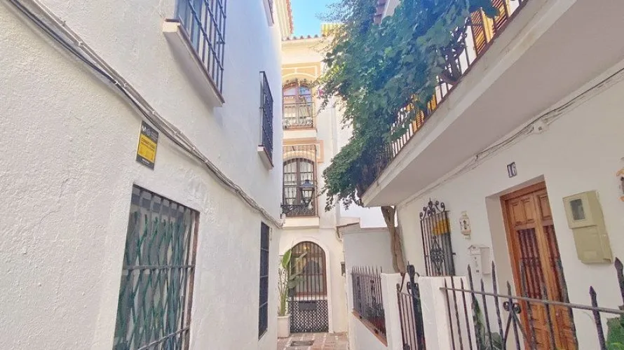 Dúplex de 3 dormitorios en Marbella, Spain No. 624