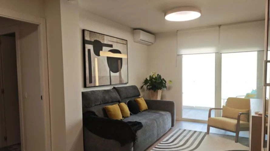 Apartamento de 3 dormitorios en Cortes (San Pedro De Alcantara), Spain No. 802 № 2