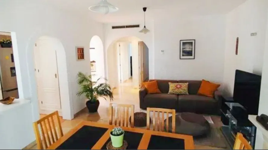 Apartamento de 2 dormitorios en Nueva Andalucía, Spain No. 615 № 15