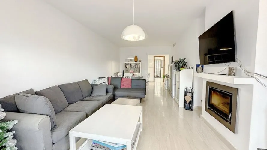 Dúplex de 3 dormitorios en Estepona, Spain No. 497 № 6