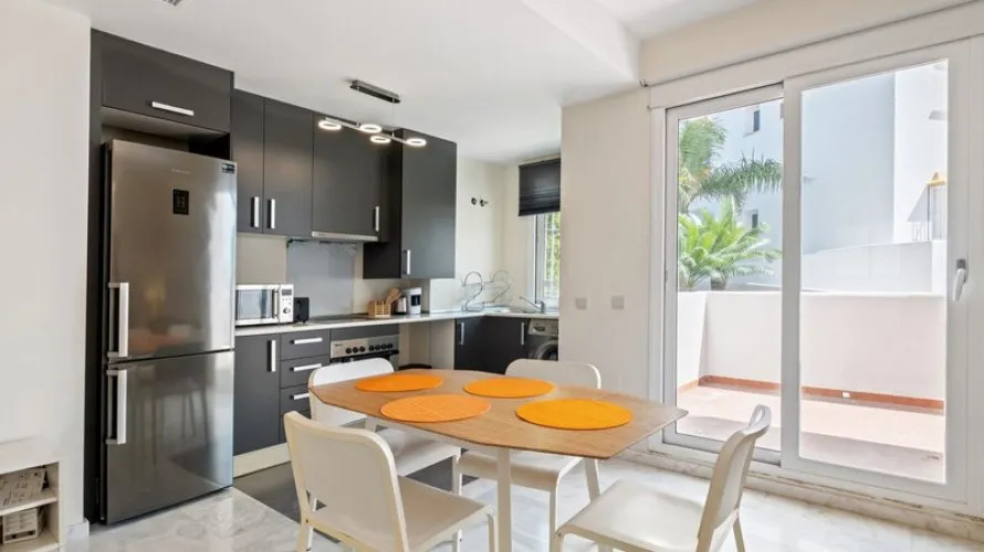 Apartamento de 2 dormitorios en Estepona, Spain No. 645 № 6