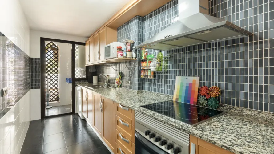 Apartamento de 2 dormitorios en Estepona, Spain No. 490 № 6