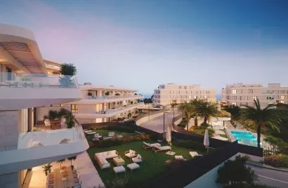 Apartamento de 4 dormitorios en Estepona, Spain No. 231