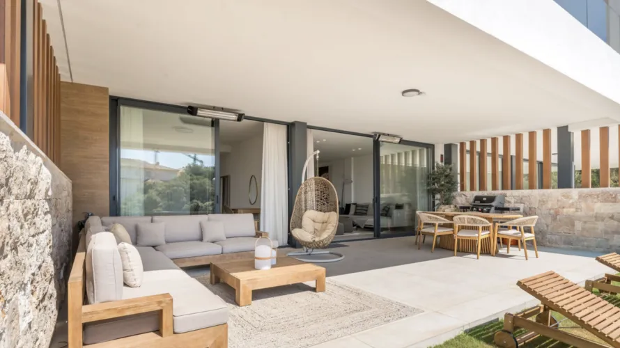 Apartamento de 3 dormitorios en Marbella, Spain No. 530 № 2