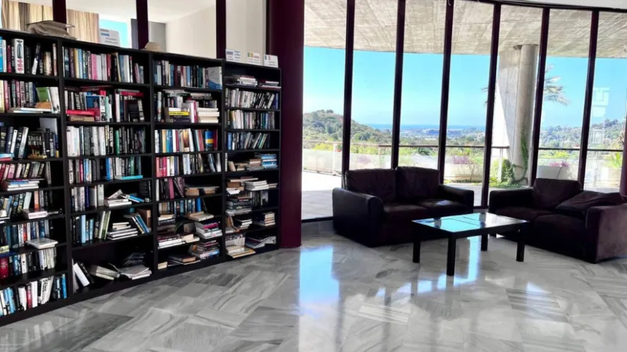 Apartamento de 2 dormitorios en Marbella, Spain No. 764 № 4