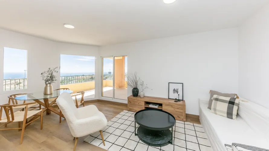 Apartamento de 2 dormitorios en Mijas Costa, Spain No. 630 № 2