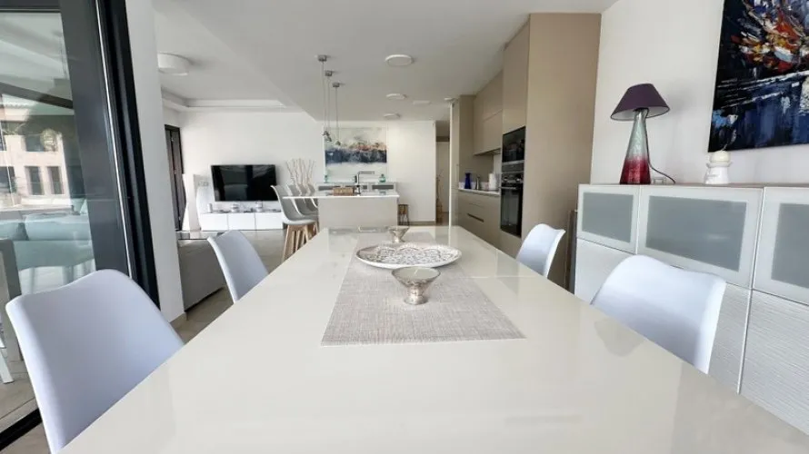 Apartamento de 3 dormitorios en Estepona, Spain No. 707 № 7