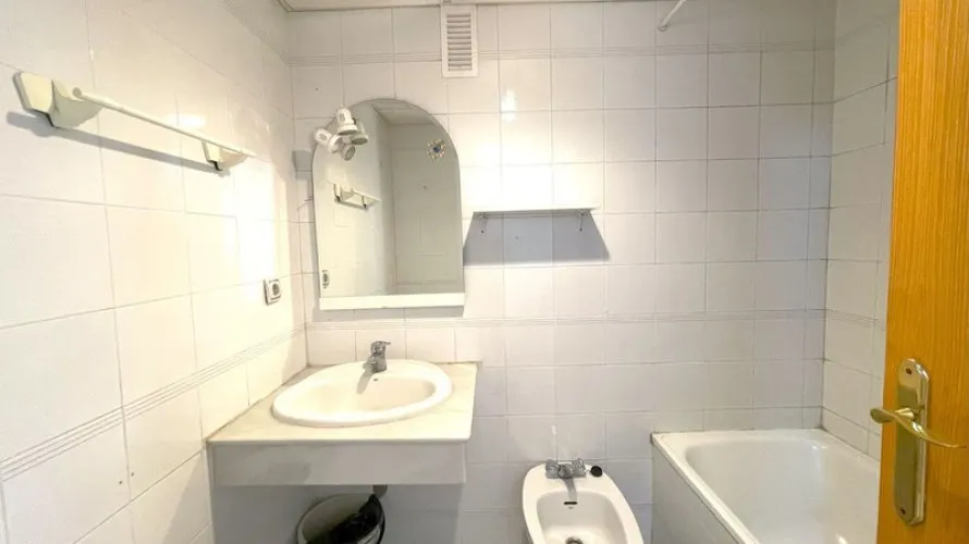 Apartamento de 4 dormitorios en Estepona, Spain No. 419 № 1