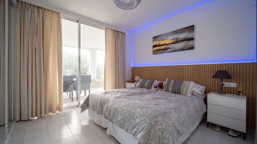 Apartamento de 2 dormitorios en Mijas Costa, Spain No. 733 № 4