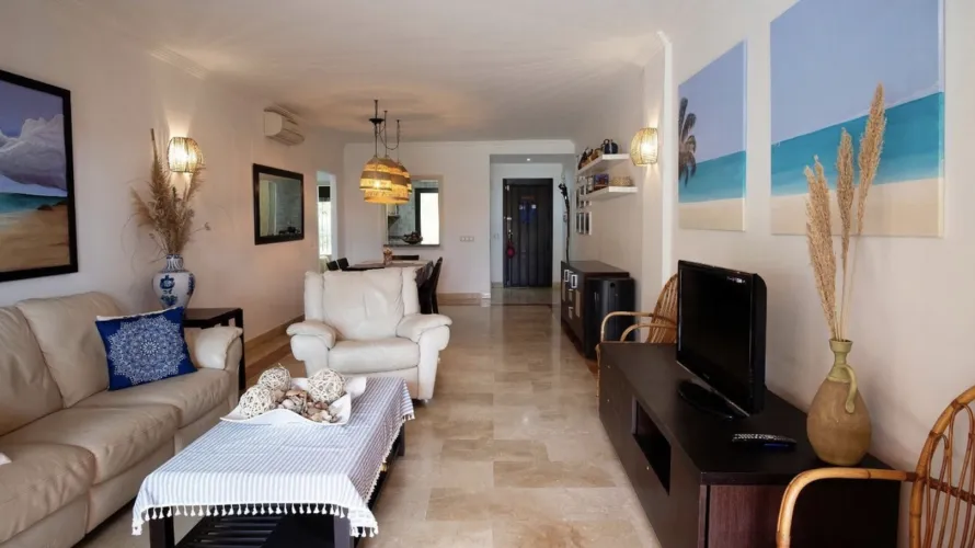Apartamento de 2 dormitorios en Estepona, Spain No. 610 № 9