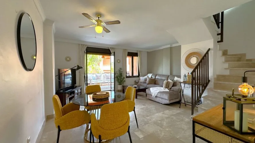 Dúplex de 3 dormitorios en Estepona, Spain No. 432 № 4