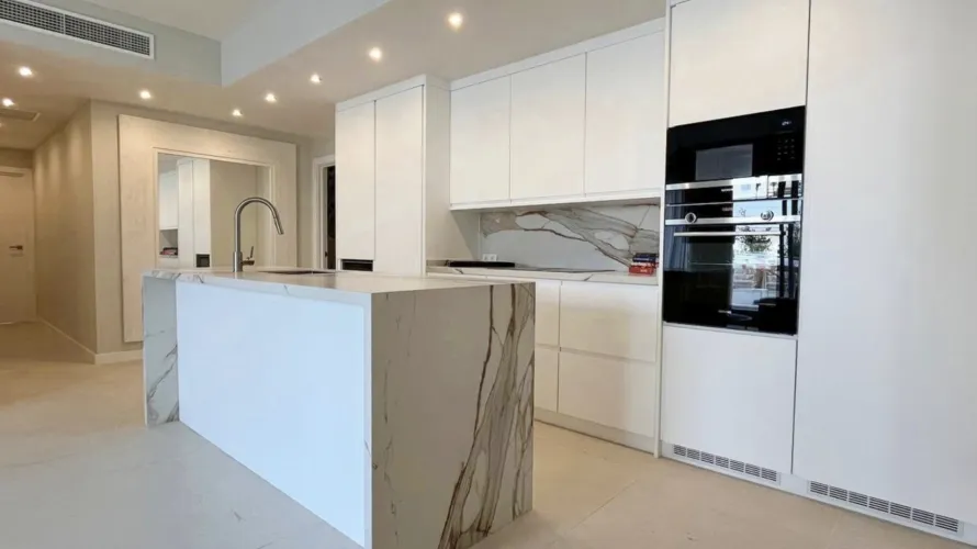 Apartamento de 3 dormitorios en Marbella, Spain No. 581 № 4