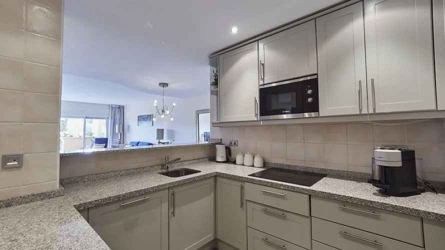 Apartamento de 2 dormitorios en Marbella, Spain No. 716 № 10