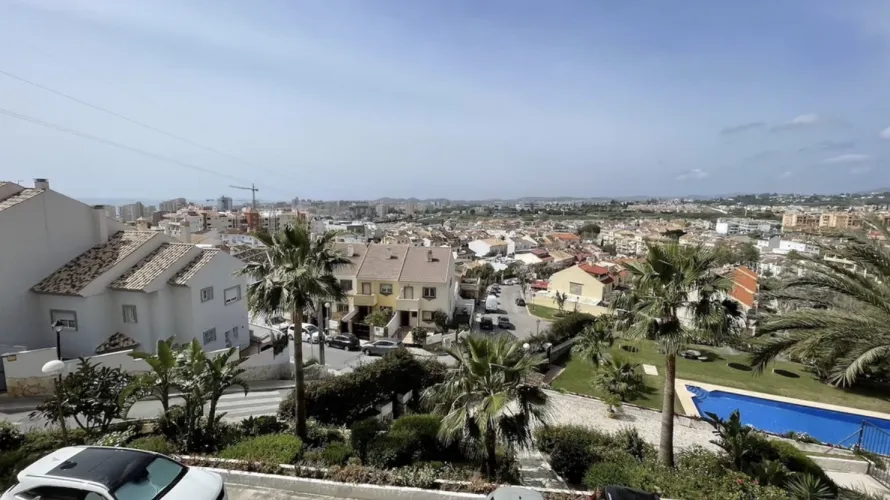 Apartamento de 2 dormitorios en Fuengirola, Spain No. 632 № 2