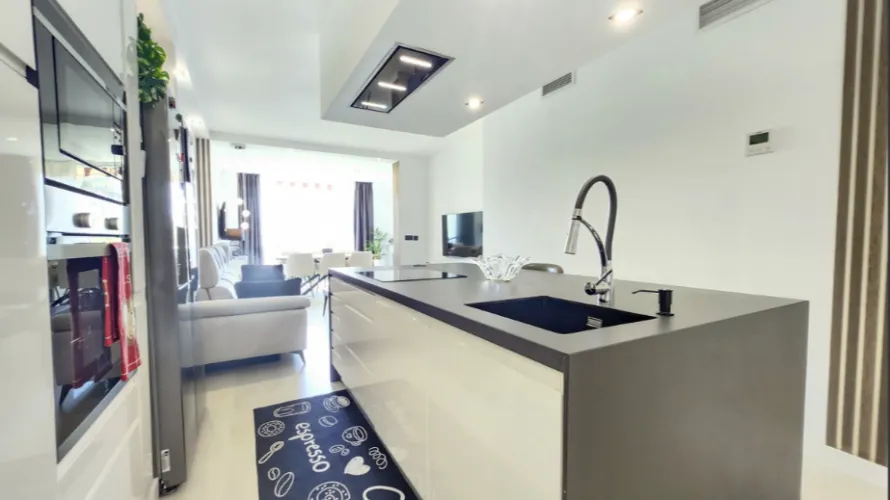 Apartamento de 3 dormitorios en Mijas Costa, Spain No. 741 № 15