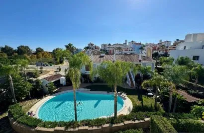 Apartamento de 2 dormitorios en Cortes (San Pedro De Alcantara), Spain No. 479