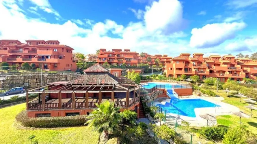 Dúplex de 3 dormitorios en Estepona, Spain No. 578 № 3