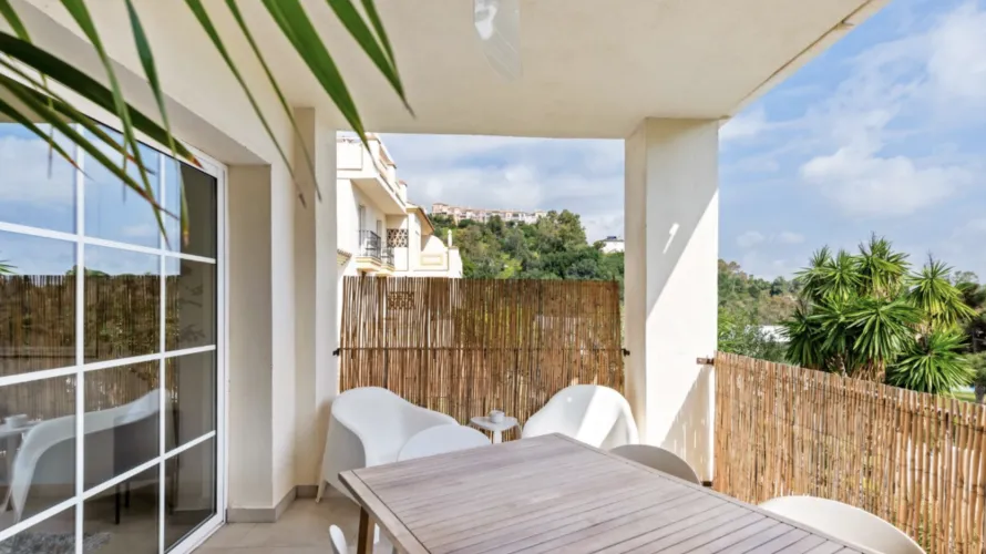 Apartamento de 3 dormitorios en Benahavís, Spain No. 690 № 3