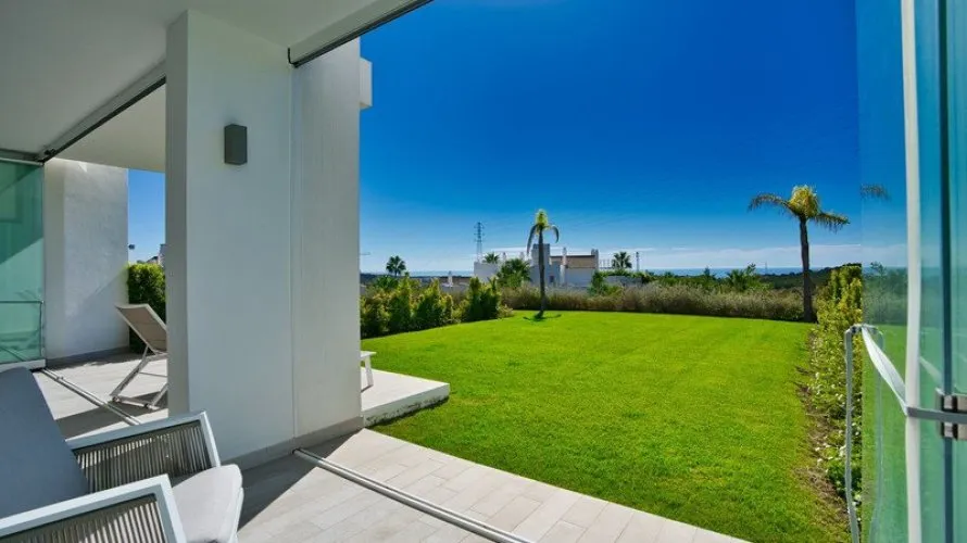 Apartamento de 2 dormitorios en Estepona, Spain No. 655 № 26