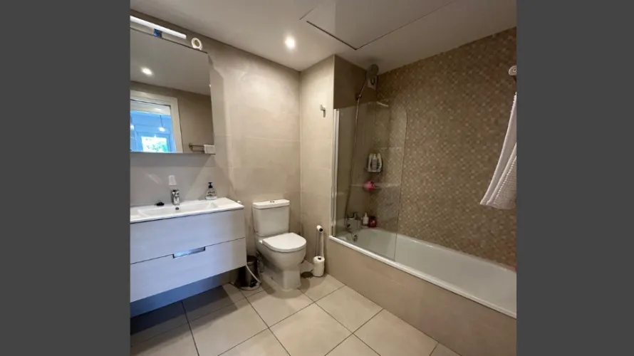 Apartamento de 3 dormitorios en Nueva Andalucía, Spain No. 661 № 18