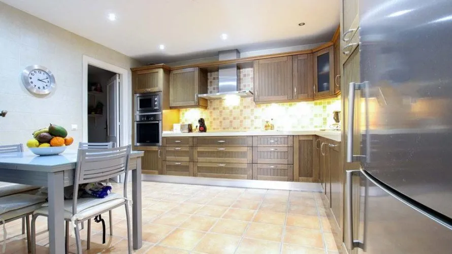 Apartamento de 3 dormitorios en Nueva Andalucía, Spain No. 323 № 2