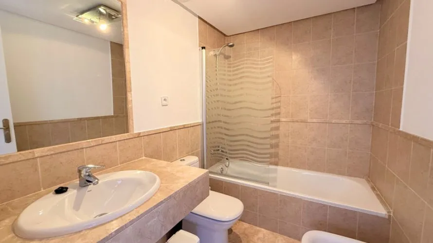 Dúplex de 3 dormitorios en Estepona, Spain No. 578 № 13