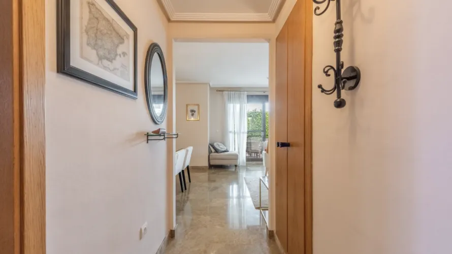 Apartamento de 2 dormitorios en Estepona, Spain No. 466 № 16