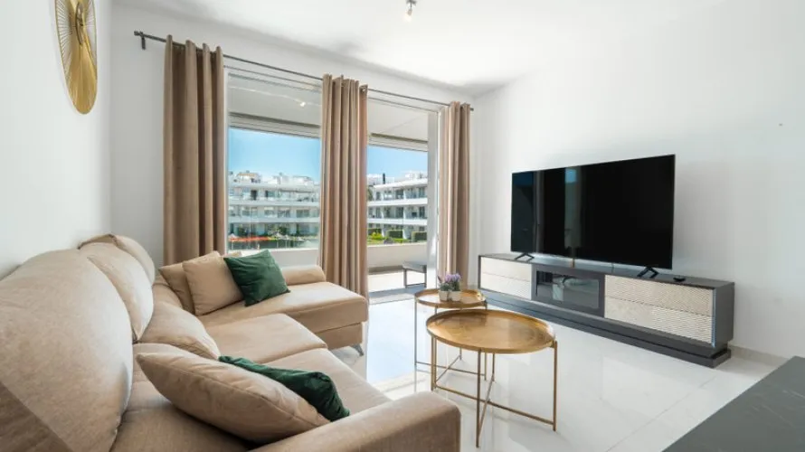 Apartamento de 2 dormitorios en Estepona, Spain No. 648 № 9