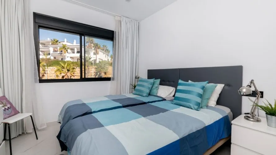 Apartamento de 4 dormitorios en Estepona, Spain No. 302 № 25