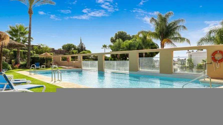 Apartamento de 3 dormitorios en Estepona, Spain No. 445 № 18