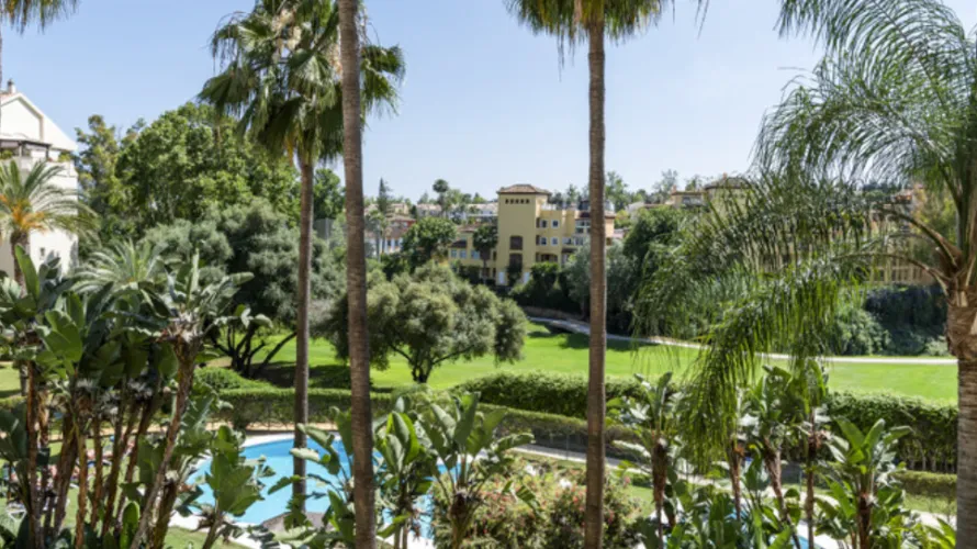 Apartamento de 2 dormitorios en Cortes (San Pedro De Alcantara), Spain No. 790 № 10