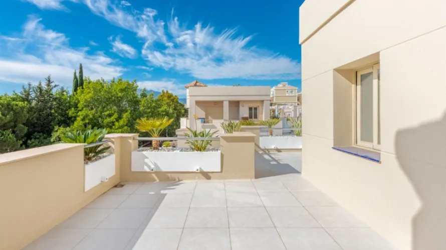 Ático de 3 dormitorios en Nueva Andalucía, Spain No. 262 № 3