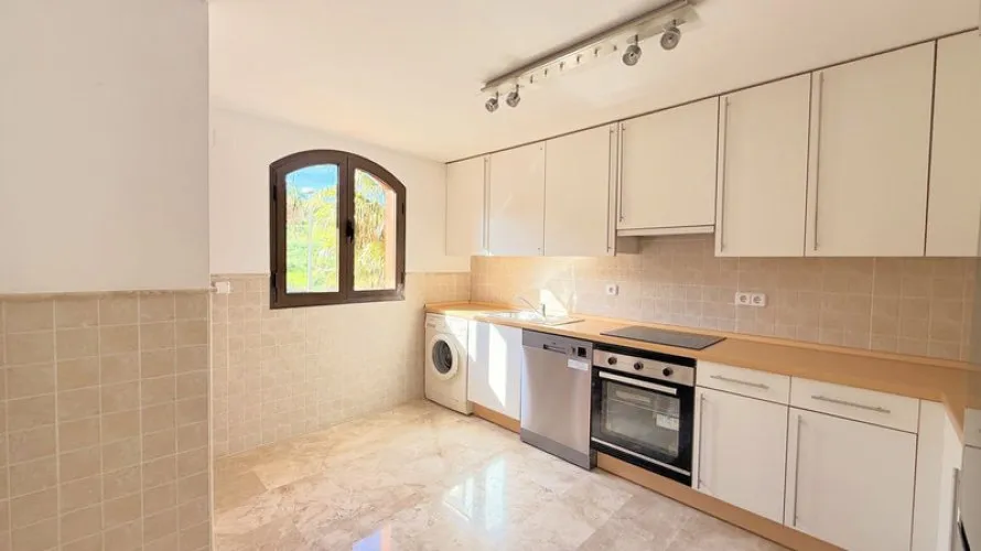 Dúplex de 3 dormitorios en Estepona, Spain No. 578 № 21