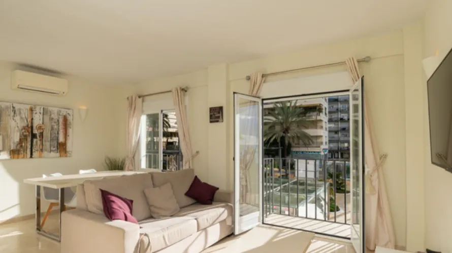 Apartamento de 2 dormitorios en Marbella, Spain No. 586 № 3