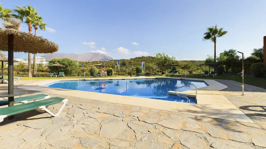 Apartamento de 2 dormitorios en Estepona, Spain No. 440 № 11