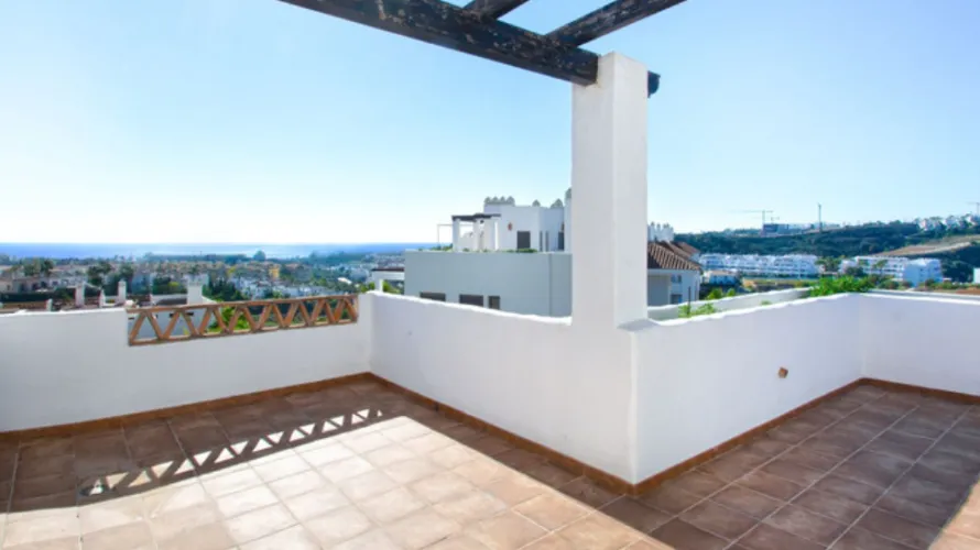 Dúplex de 2 dormitorios en Estepona, Spain No. 695 № 6