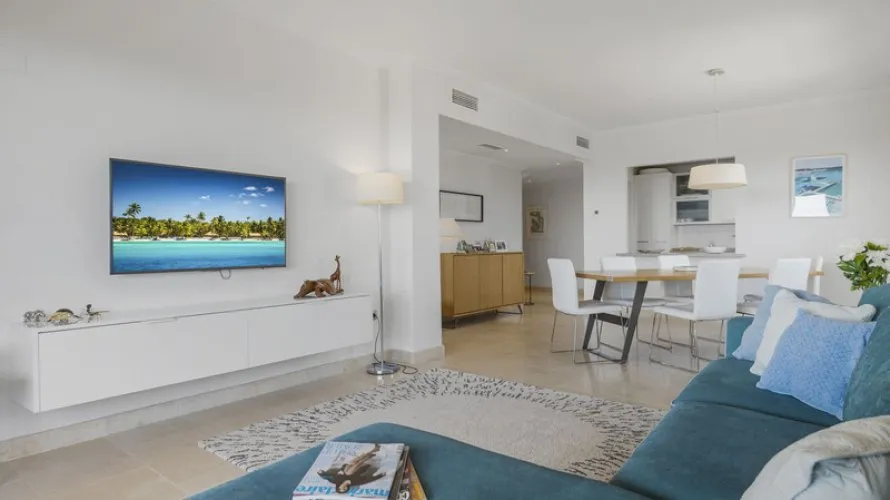 Apartamento de 3 dormitorios en Estepona, Spain No. 445 № 3