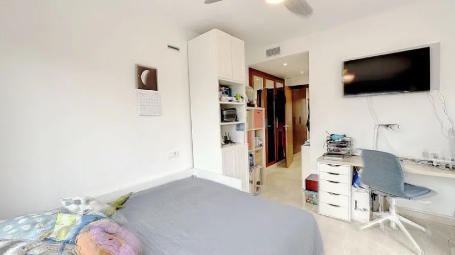 Dúplex de 3 dormitorios en Estepona, Spain No. 497 № 13